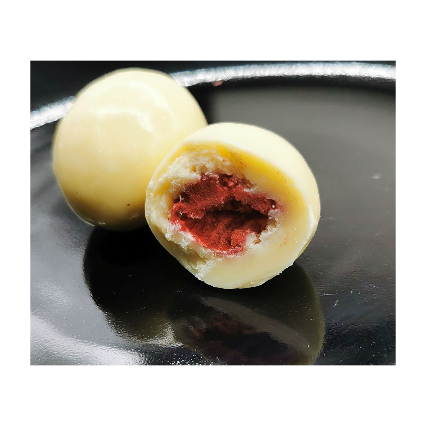 Erdbeeren gefriergetrocknet in weißer Joghurt-Schokolade 2,0 kg Beutel
