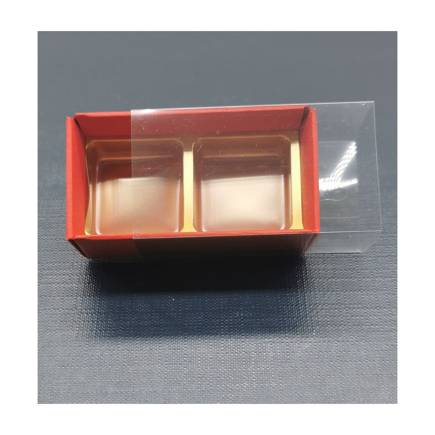 Zwei Trüffelpralinen Alkoholfrei:
Pistazie und Panna Cotta
im 2´er Präsentkarton rot
25 Stück pro VPE