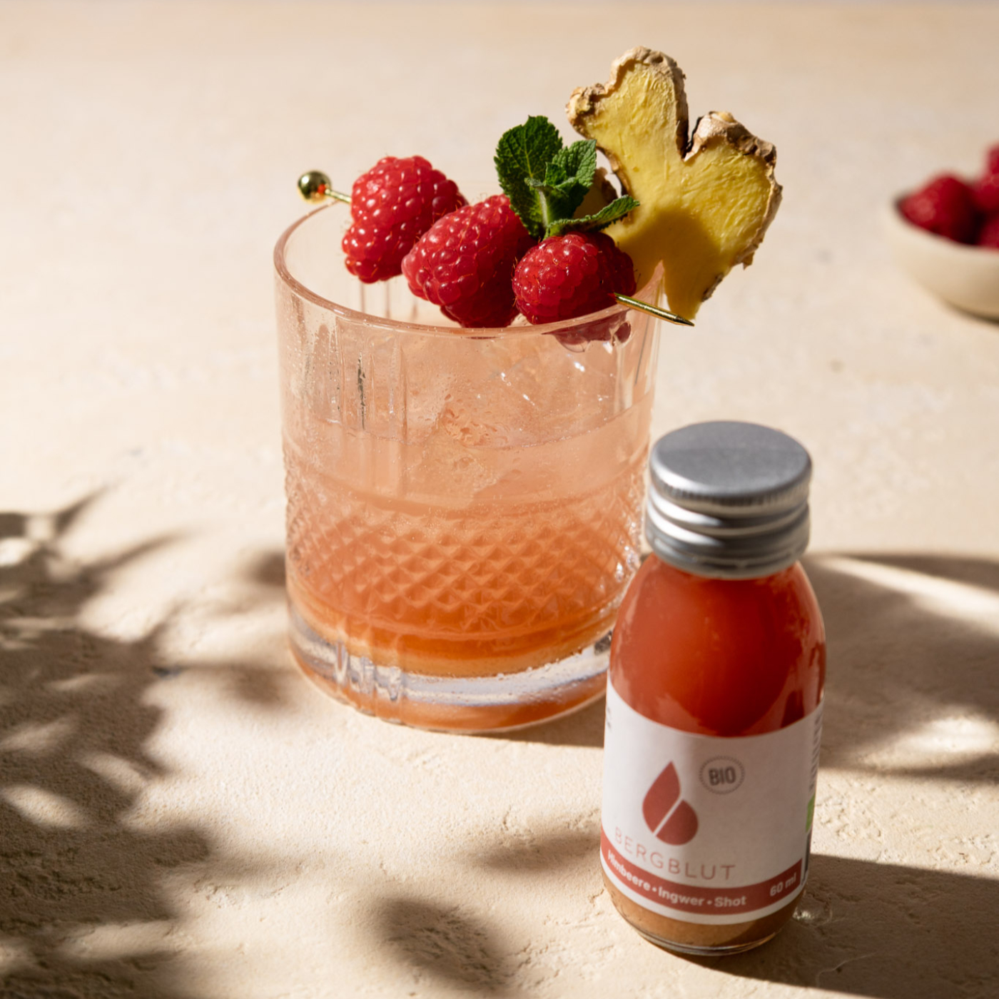 Shot Himbeere-Ingwer 60 ml mit Bio zertifizierten Säften Bergblut - 24 Stück im Karton